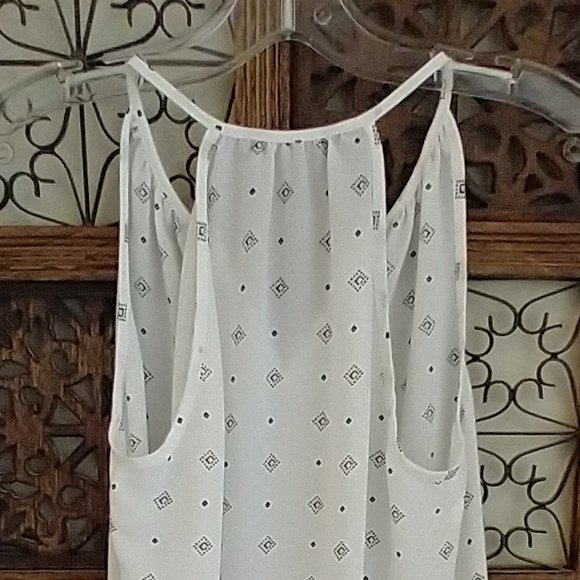 Women's size XS Banana Republic spring/summer light fabric patterned flowy top - Picture 6 of 9